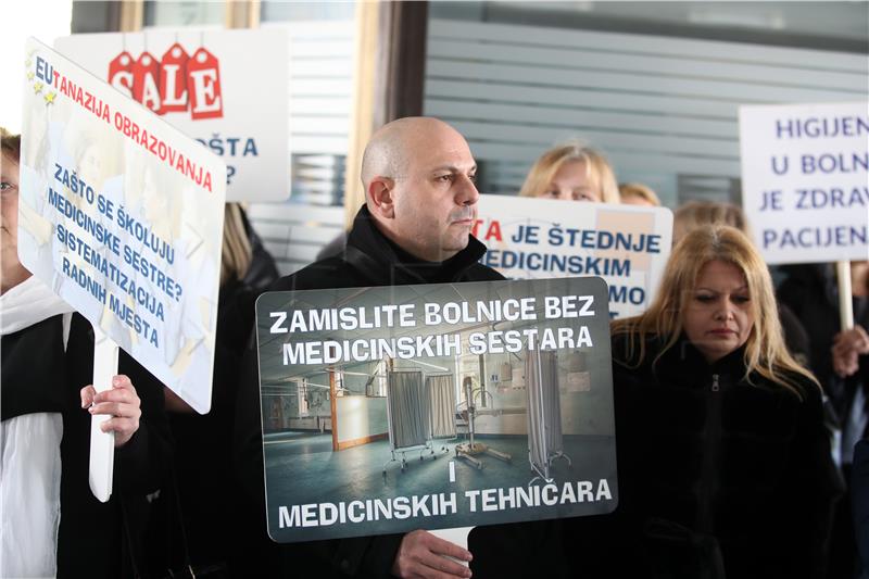 Mirno okupljanje sindikata medicinskih sestara i medicinskih tehničara