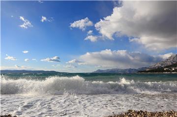 DHMZ: U dijelovima Dalmacije crveni meteoalarm