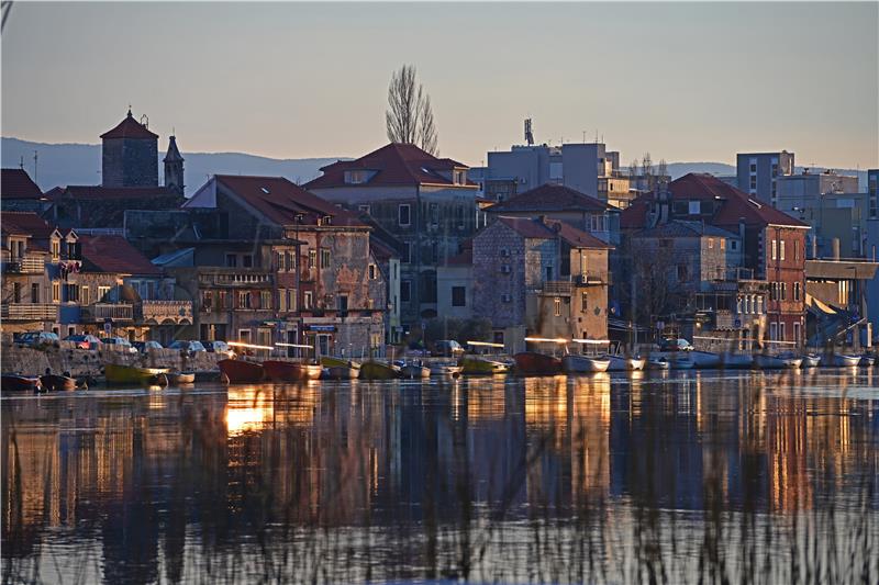 Pogled na Omiš s Cetine