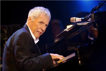 Skladatelj Burt Bacharach umro u dobi 94 godine