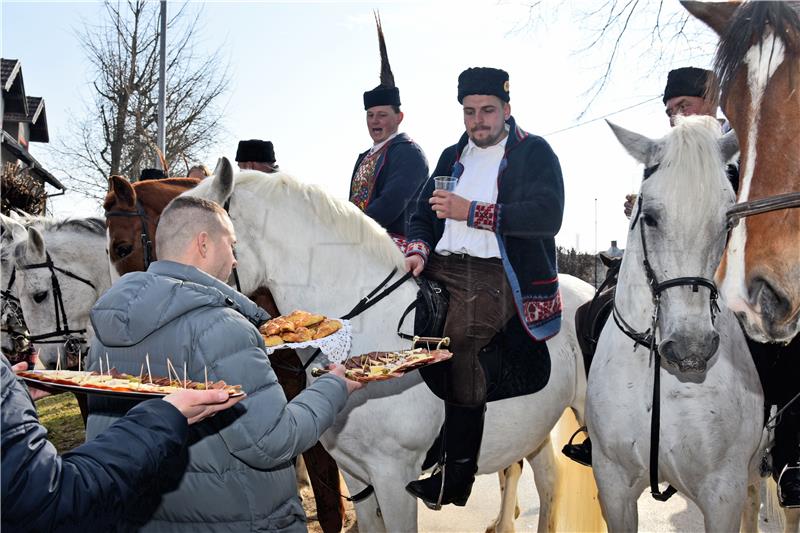 Po 20. put Vinkovcima projahali pokladni jahači