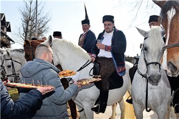 Po 20. put Vinkovcima projahali pokladni jahači