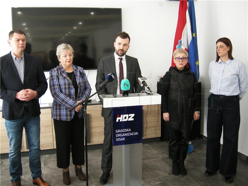 Sisak: HDZ optužuje Ikić Baniček za sporu obnovu