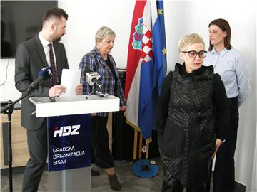 Sisak: HDZ optužuje Ikić Baniček za sporu obnovu