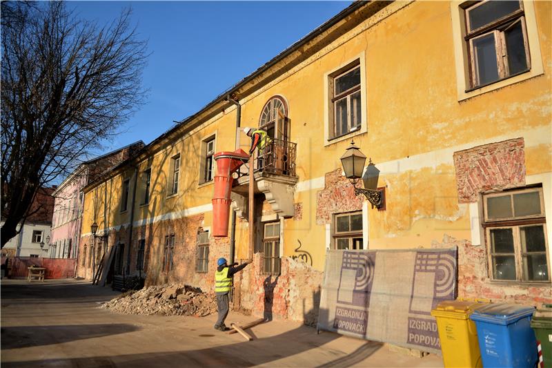 Na središnjem trgu karlovačke Zvijezde konstrukcijska obnova Kamode