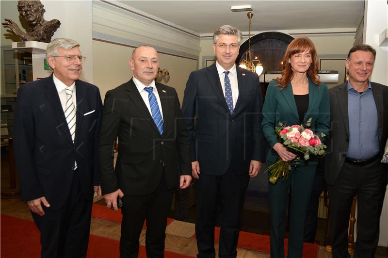 Plenković: We'll raise living standards, families will weigh if it pays to emigrate