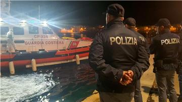 Najmanje 30 mrtvih migranata na jugu Italije u brodolomu - agencije