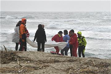 Najmanje 45 migranata poginulo kod obale Kalabrije 