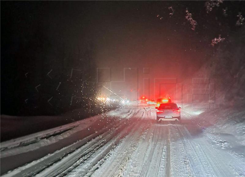 Zbog nevremena zaustavljen promet između Dalmacije i unutrašnjosti