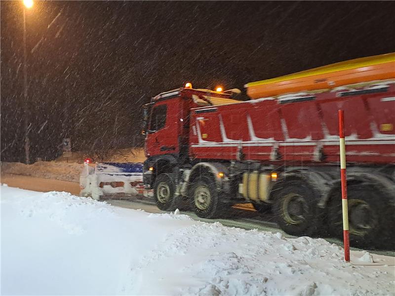 HAK: Nema slobodne ceste prema Dalmaciji, veći broj vozila isključen iz prometa