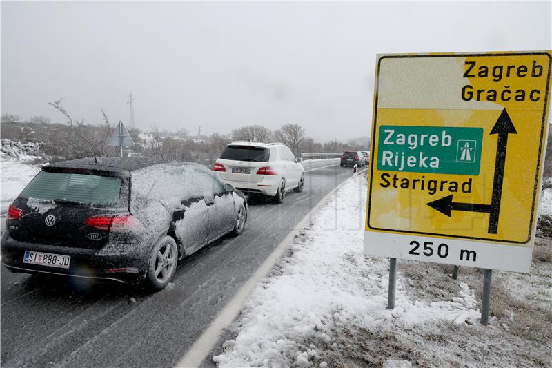 Zaton Obrovački - Zatvorene sve ceste prema unutrašnjosti