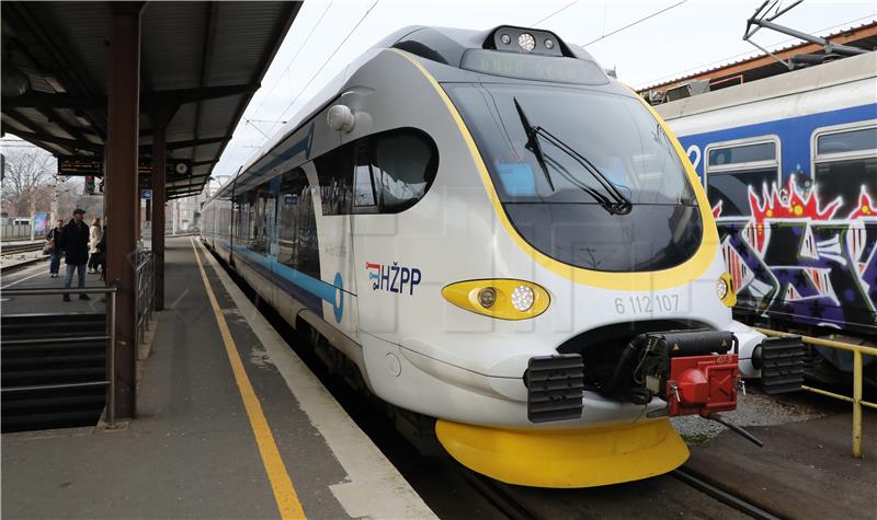 Two trains departing from Zagreb to Split on Monday afternoon