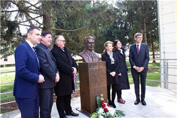 Otkrivena bista dr. Rudolfa Steinera u Čakovcu