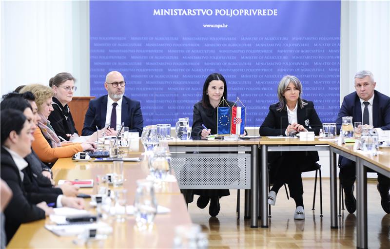 Vučković i Glavak s mladim poljoprivrednicima