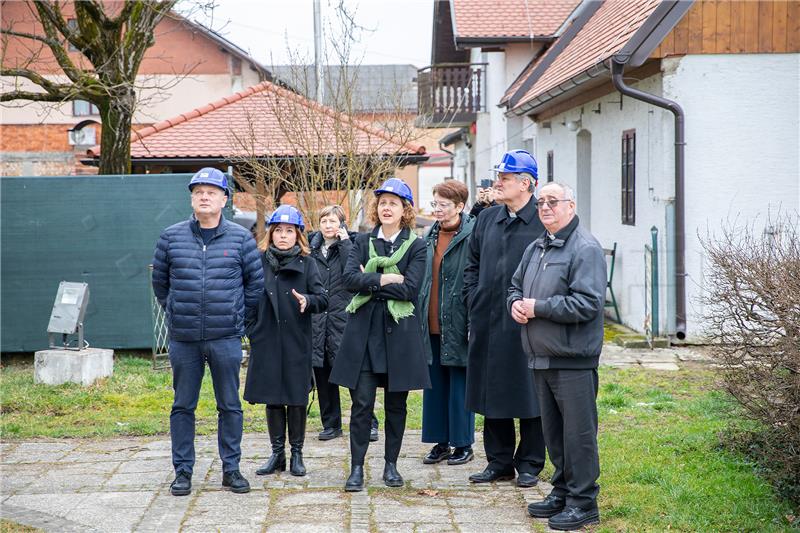 Ministrica Obuljen Koržinek i biskup Košić obišli stradale crkve