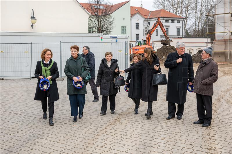 Ministrica Obuljen Koržinek i biskup Košić obišli stradale crkve