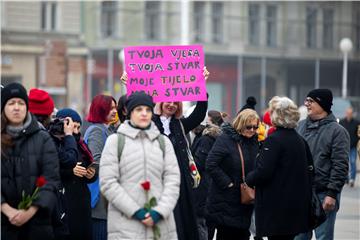 Prosvjed protiv molitve muškaraca na Trgu bana Josipa Jelačića