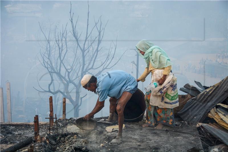 BANGLADESH REFUGEES CAMP FIRE