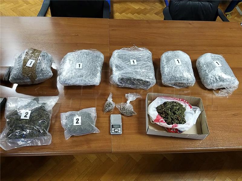 U stanu splitskog dilera policija otkrila više od 1,7 kg marihuane i privela ga