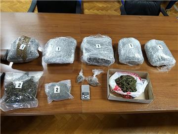 U stanu splitskog dilera policija otkrila više od 1,7 kg marihuane i privela ga