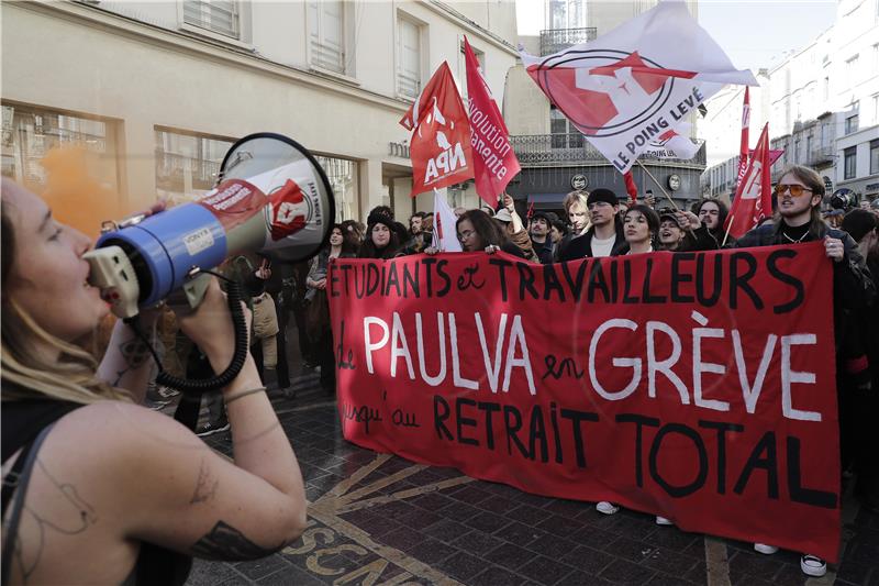 Francuska paralizirana novim masovnim štrajkom protiv mirovinske reforme