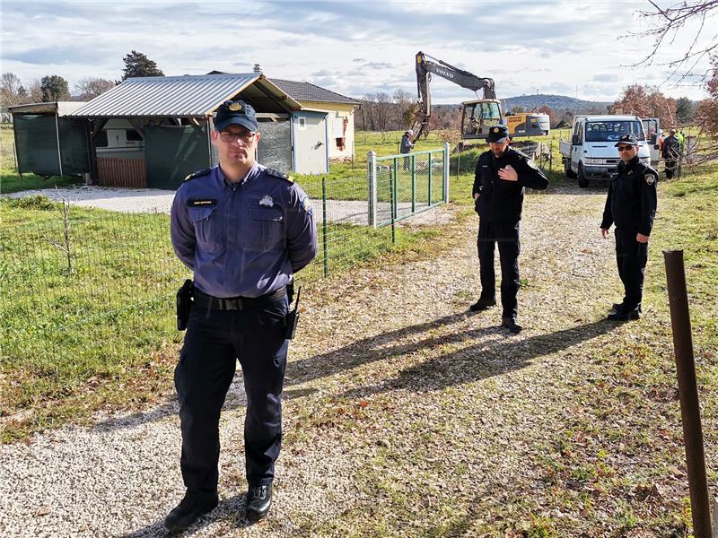 Rovinj: Započeli radovi na uklanjanju nezakonito izgrađenih građevina