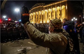 Gruzija: Vladajuća stranka povukla prijedlog zakona o 'stranim agentima'