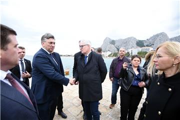 Plenković posjetio radove u luci Omiš