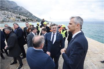 Plenković posjetio radove u luci Omiš