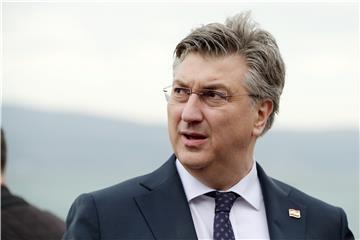 Plenković posjetio radove u luci Omiš