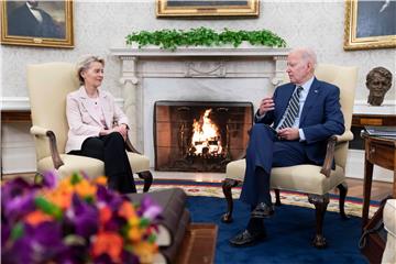 Biden i von der Leyen naznačili popuštanje američko-europskih trgovinskih napetosti