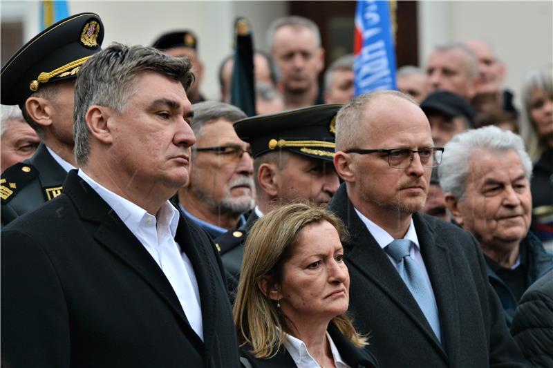 Milanović u Ogulinu na otkrivanju biste generalu Petru Stipetiću