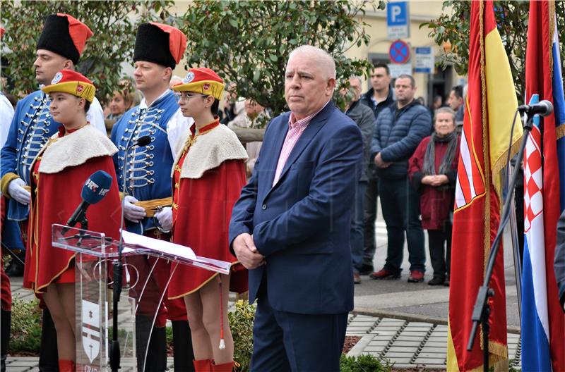 Milanović u Ogulinu na otkrivanju biste generalu Petru Stipetiću