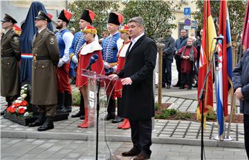 Milanović u Ogulinu na otkrivanju biste generalu Petru Stipetiću