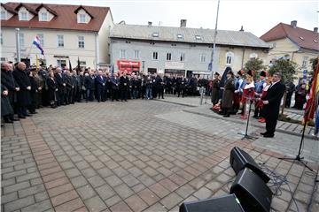 Milanović u Ogulinu na otkrivanju biste generalu Petru Stipetiću