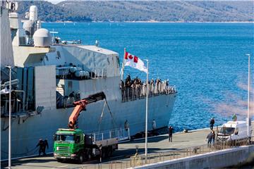 Kanadska fregata HMCS Fredericton uplovila u splitsku luku