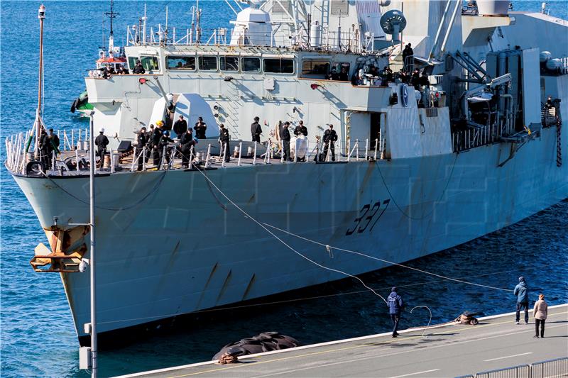 Kanadska fregata HMCS Fredericton uplovila u splitsku luku