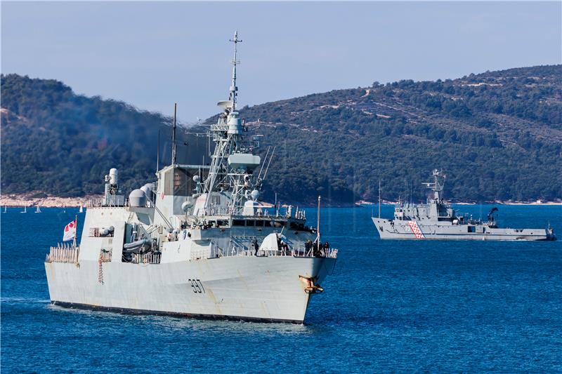 Kanadska fregata HMCS Fredericton uplovila u splitsku luku