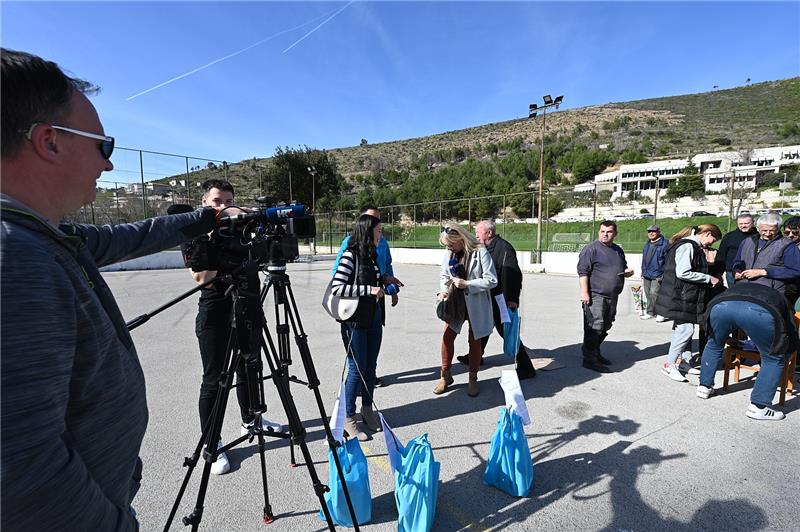 U Žrnovnici besplatno dijele sadnice žrnovničke jabuke