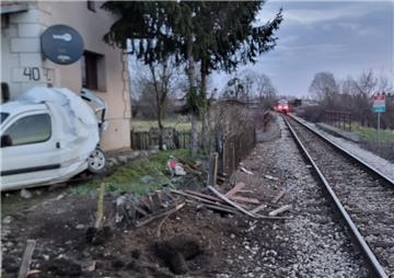 Putnički vlak u Čakovcu naletio na teretno vozilo, 33-godišnjak završio u bolnici