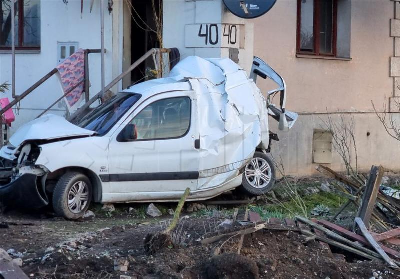 Putnički vlak u Čakovcu naletio na teretno vozilo, 33-godišnjak završio u bolnici