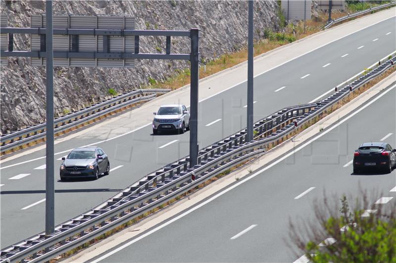 HAK: Zbog olujnog vjetra zatvorena A1 između Svetog Roka i Posedarja