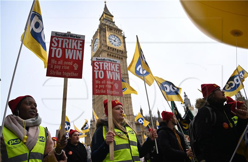 BRITAIN CIVIL SERVANTS STRIKE