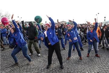 FRANCE DEMONSTRATION PENSIONS