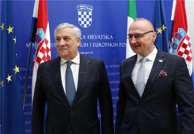 Croatian and Italian FMs: Illegal migration should be addressed at EU level