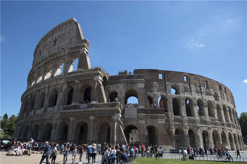 Italija: Institucija za jezik protiv rodno neutralnih oznaka u službenim dokumentima 