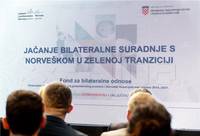 Uručeno 13 ugovora korisnicima iz Fonda za bilateralne odnose