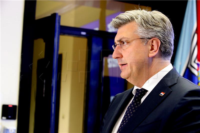 Plenković: Oporba u slučaju roditelja njegovatelja bila u funkciji jedne udruge(2)