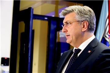 Plenković: Oporba u slučaju roditelja njegovatelja bila u funkciji jedne udruge(2)