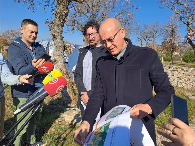 Konferencija za medije na temu bespravne gradnje u Istri